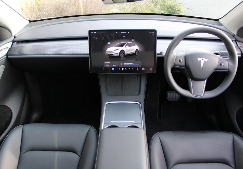 TESLA MODEL Y