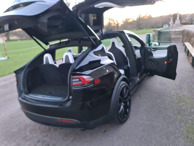 TESLA MODEL X