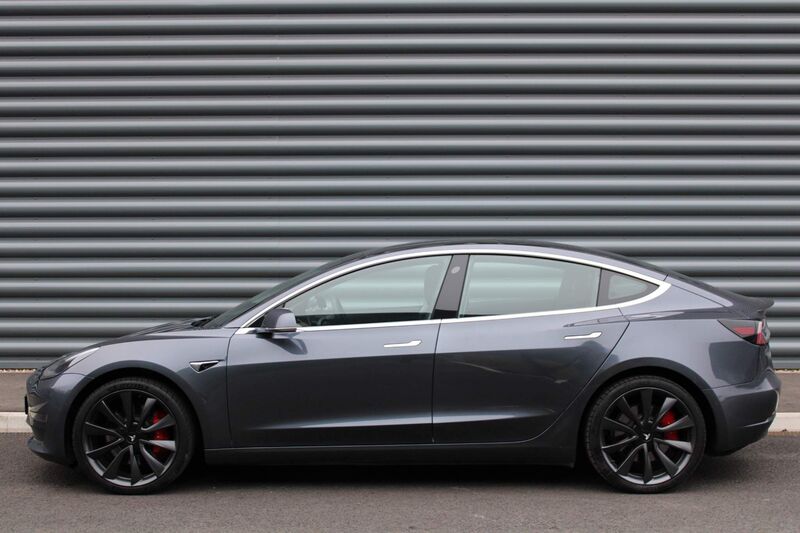 TESLA MODEL 3