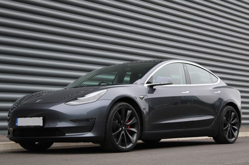 TESLA MODEL 3
