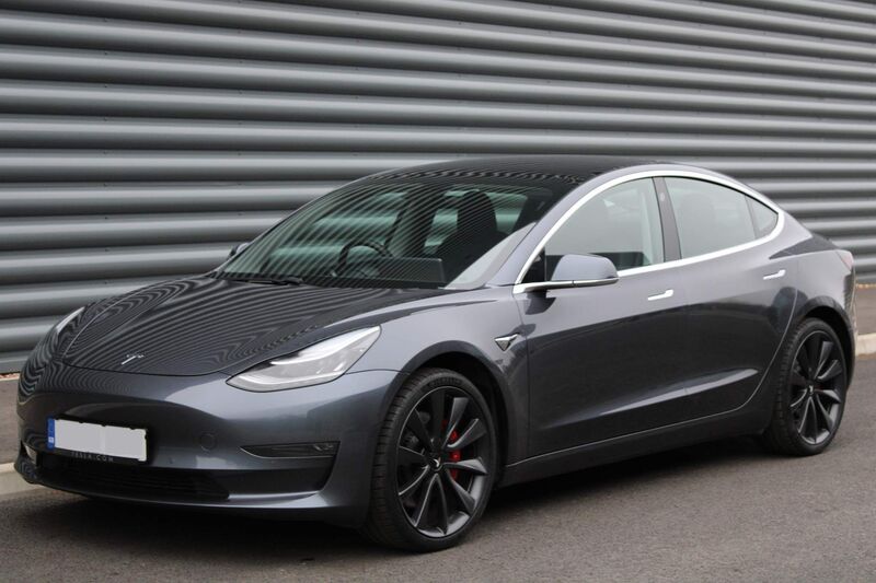 TESLA MODEL 3