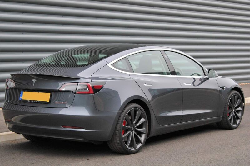 TESLA MODEL 3