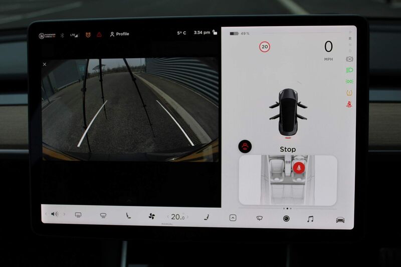TESLA MODEL 3