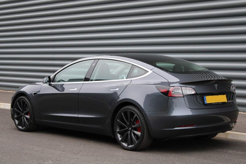 TESLA MODEL 3