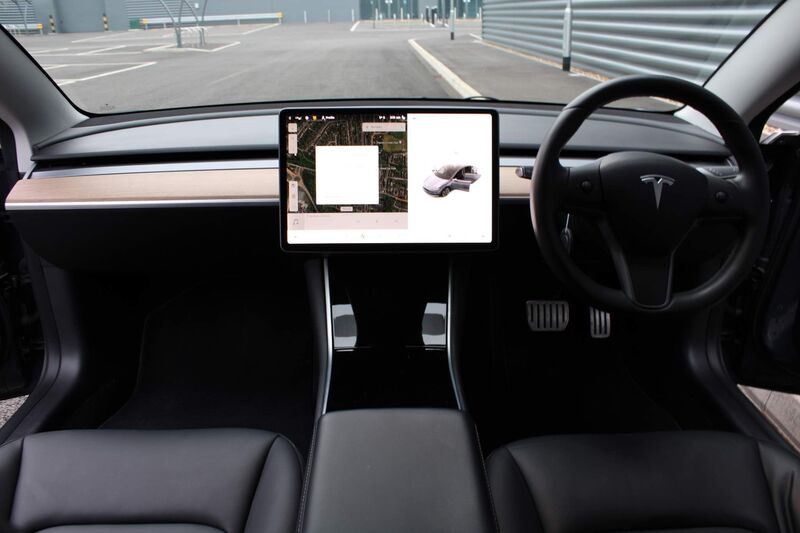 TESLA MODEL 3