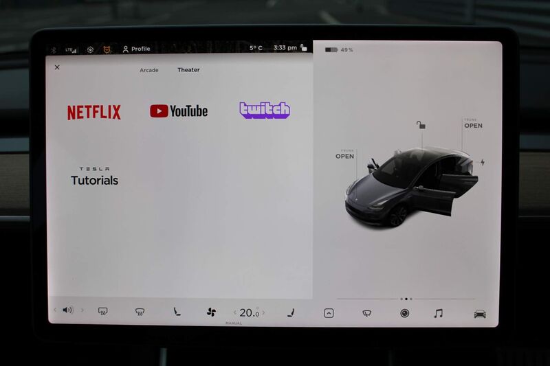 TESLA MODEL 3