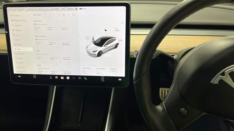 TESLA MODEL 3