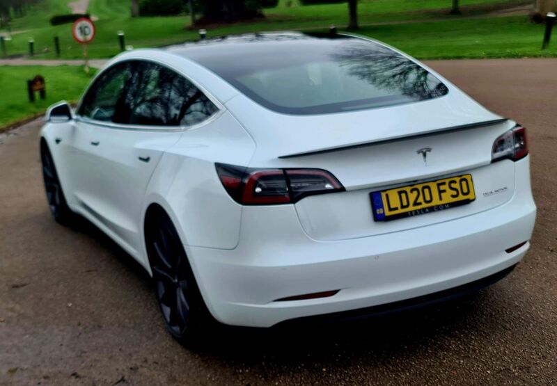 TESLA MODEL 3
