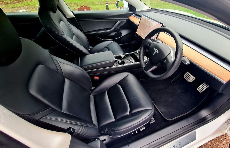 TESLA MODEL 3