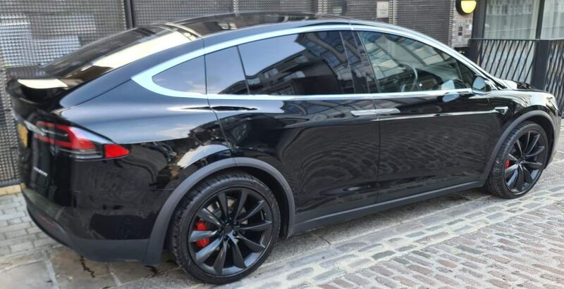 TESLA MODEL X