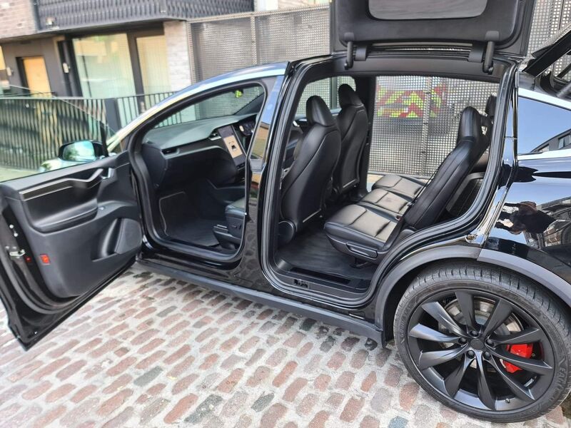 TESLA MODEL X