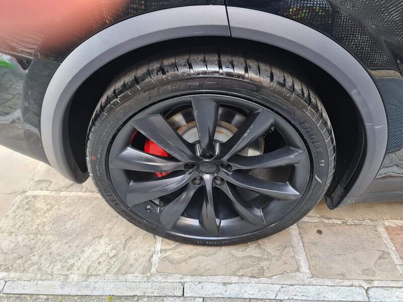 TESLA MODEL X