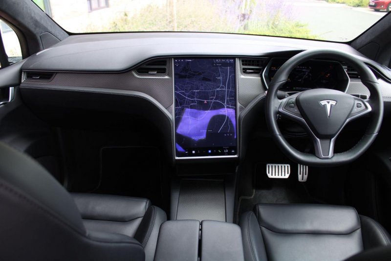 TESLA MODEL X