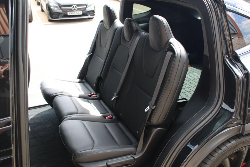 TESLA MODEL X