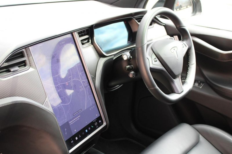 TESLA MODEL X