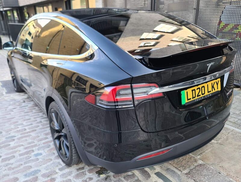 TESLA MODEL X