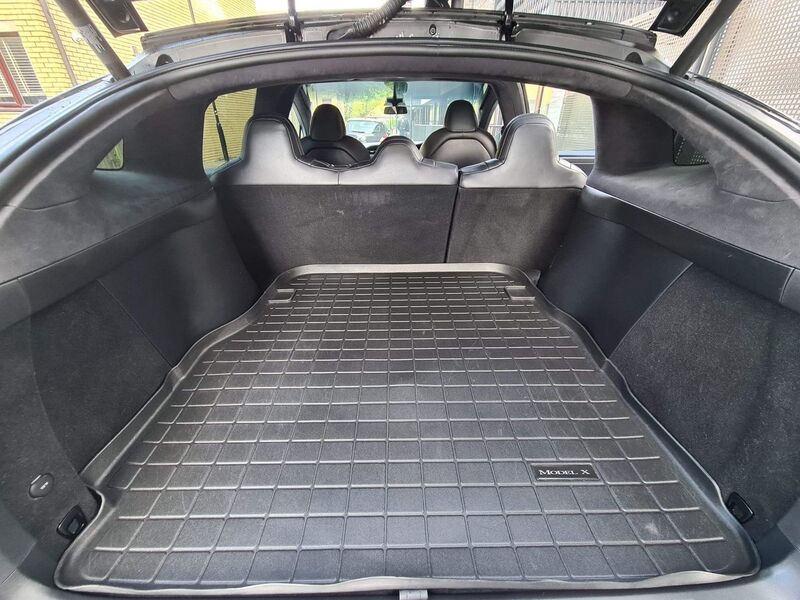 TESLA MODEL X