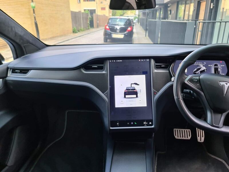 TESLA MODEL X