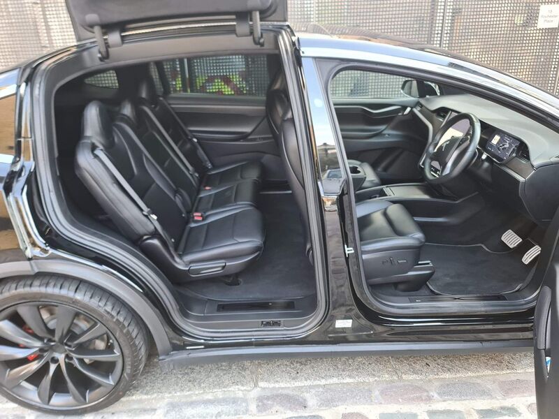 TESLA MODEL X