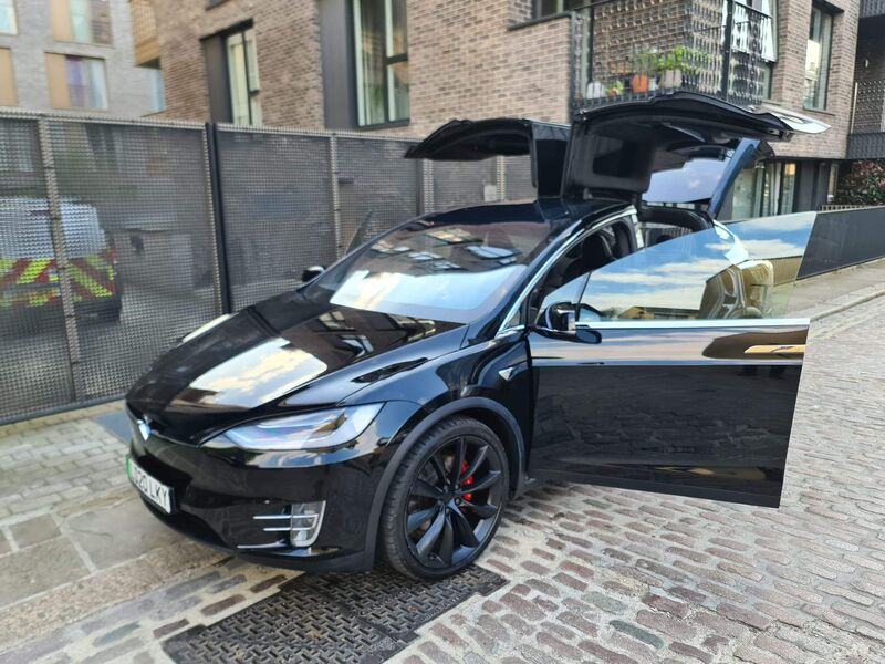 TESLA MODEL X