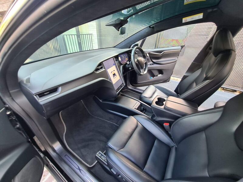 TESLA MODEL X