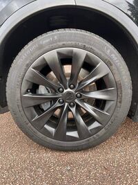 TESLA MODEL X