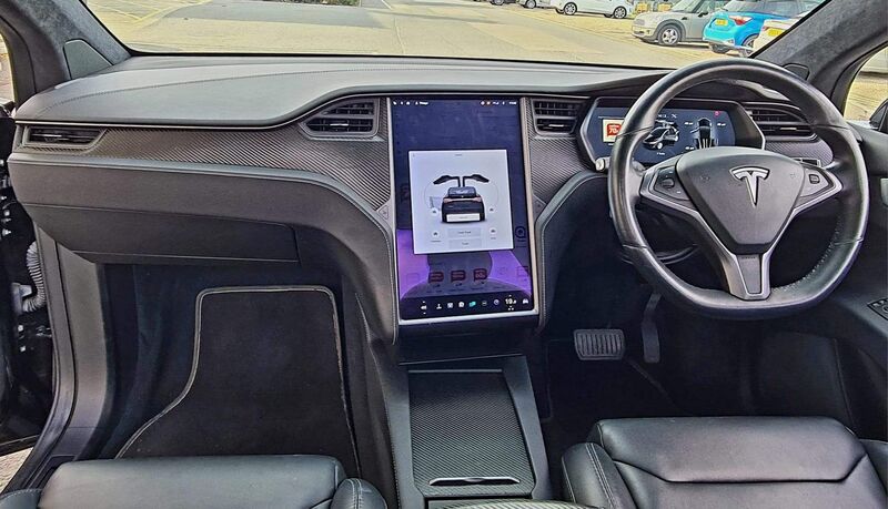 TESLA MODEL X