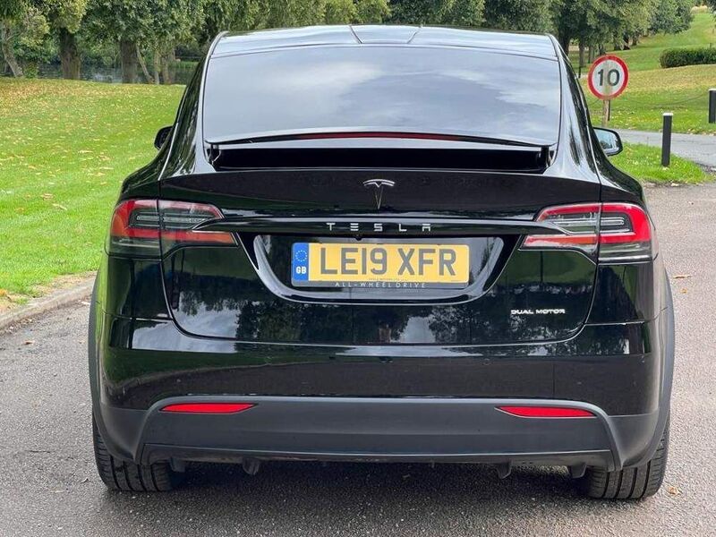 TESLA MODEL X