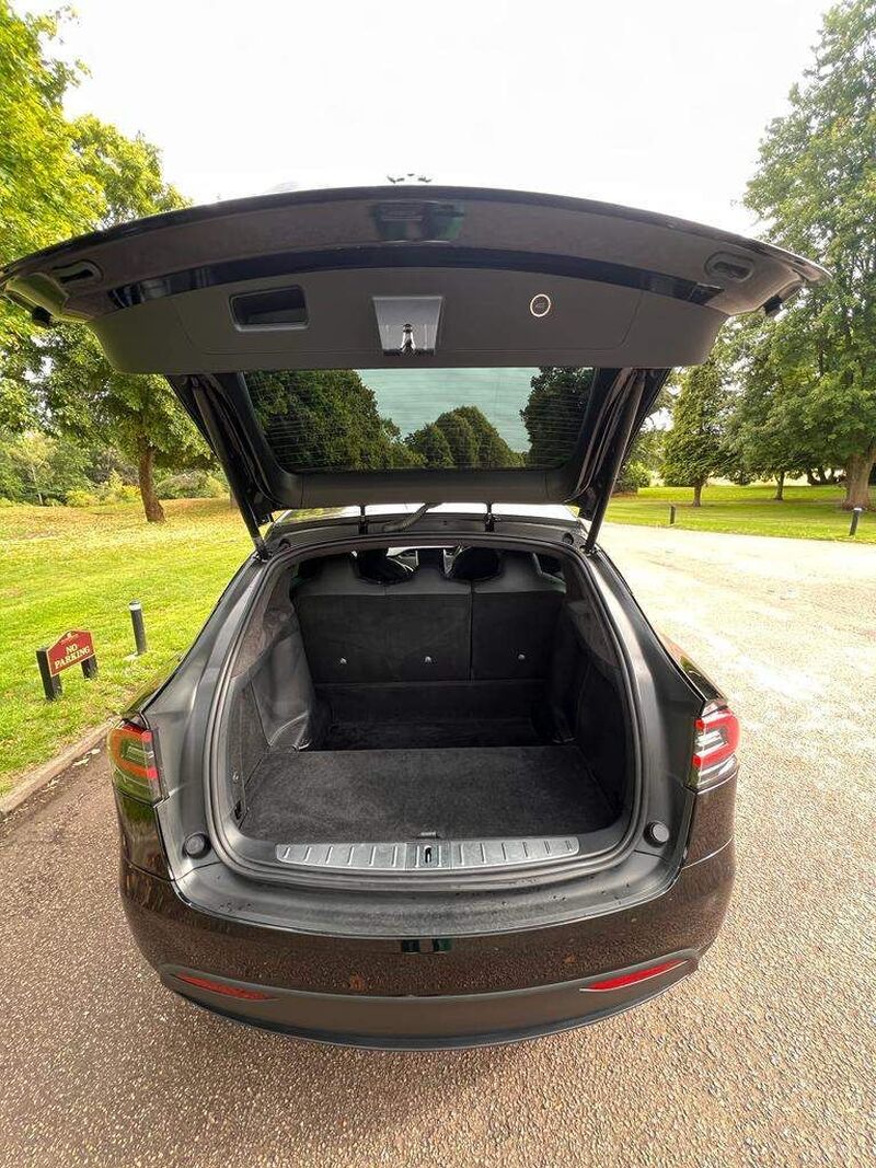 TESLA MODEL X