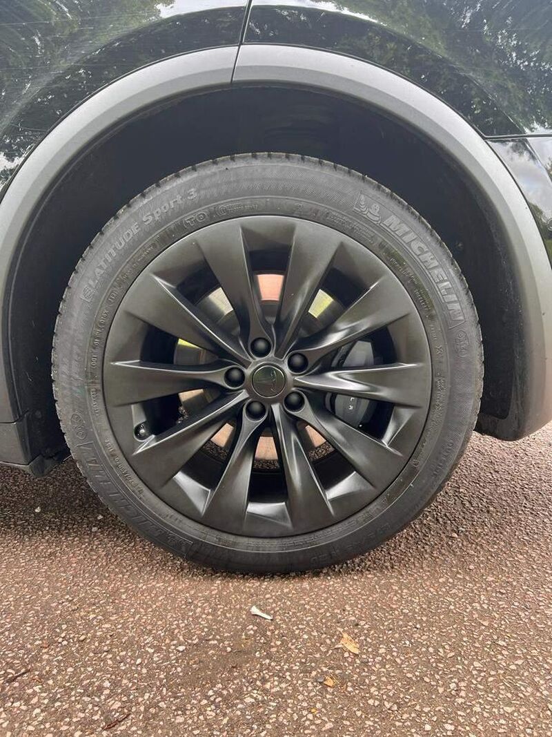 TESLA MODEL X