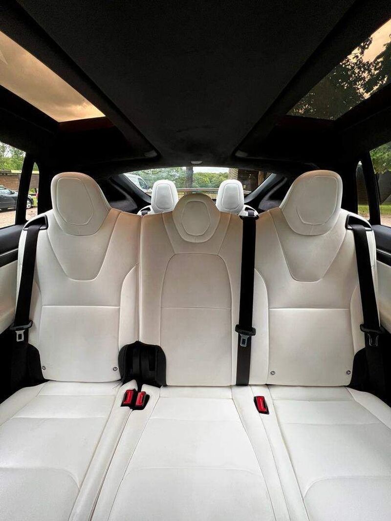 TESLA MODEL X