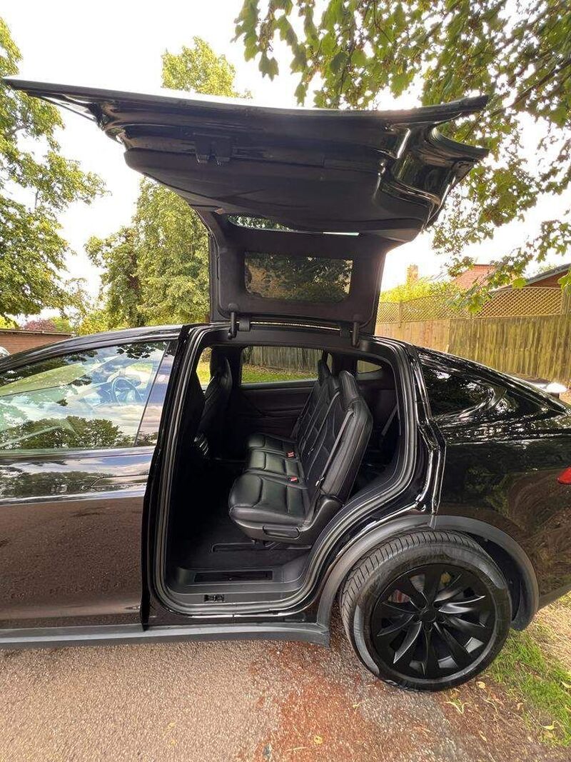 TESLA MODEL X