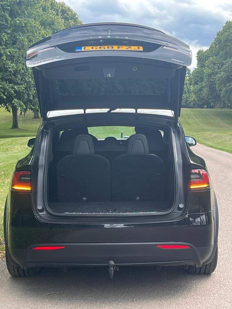 TESLA MODEL X