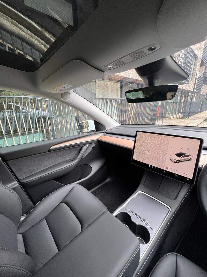 TESLA MODEL Y