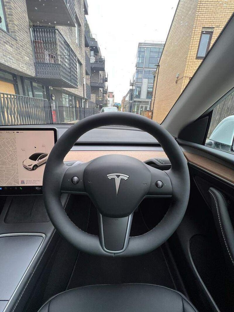 TESLA MODEL Y
