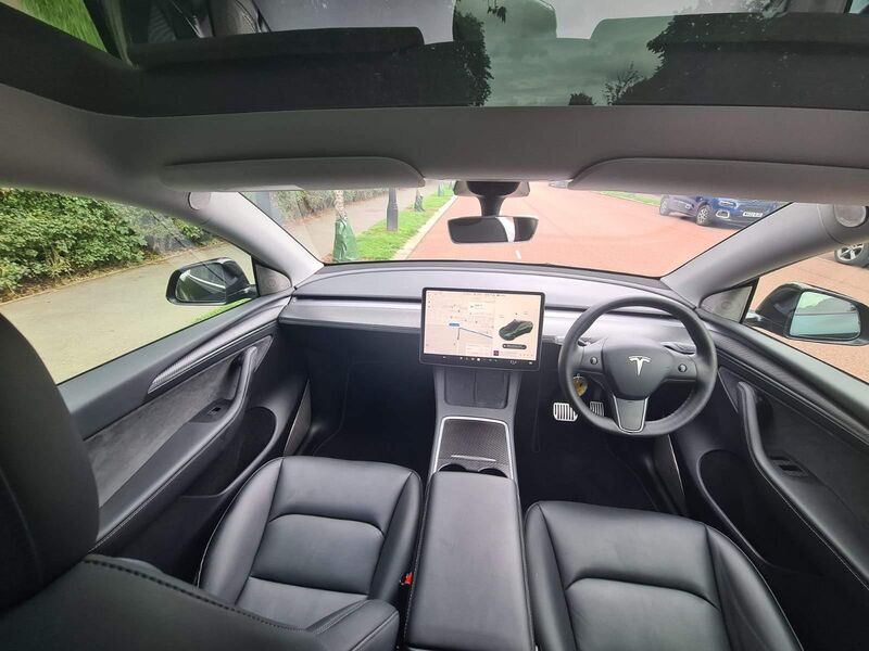 TESLA MODEL Y