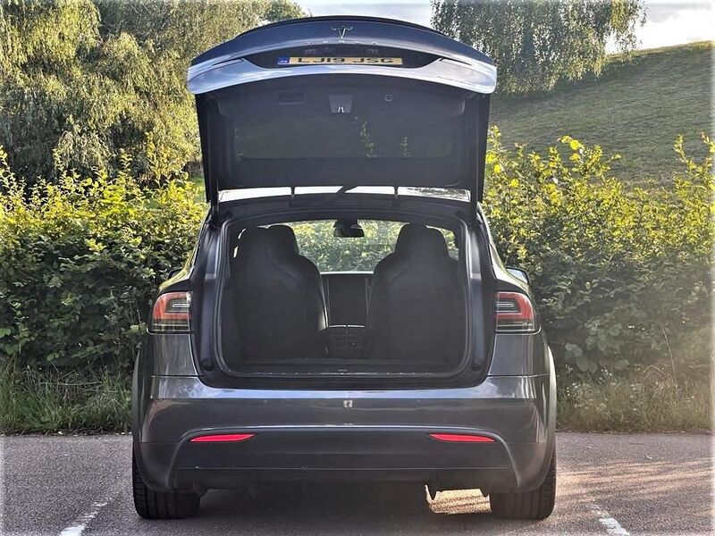 TESLA MODEL X