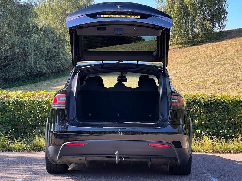 TESLA MODEL X