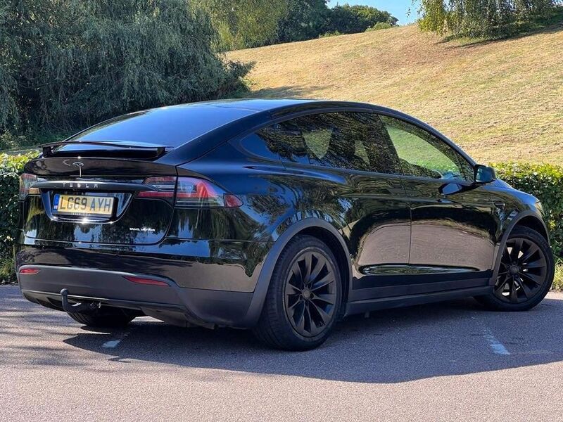 TESLA MODEL X