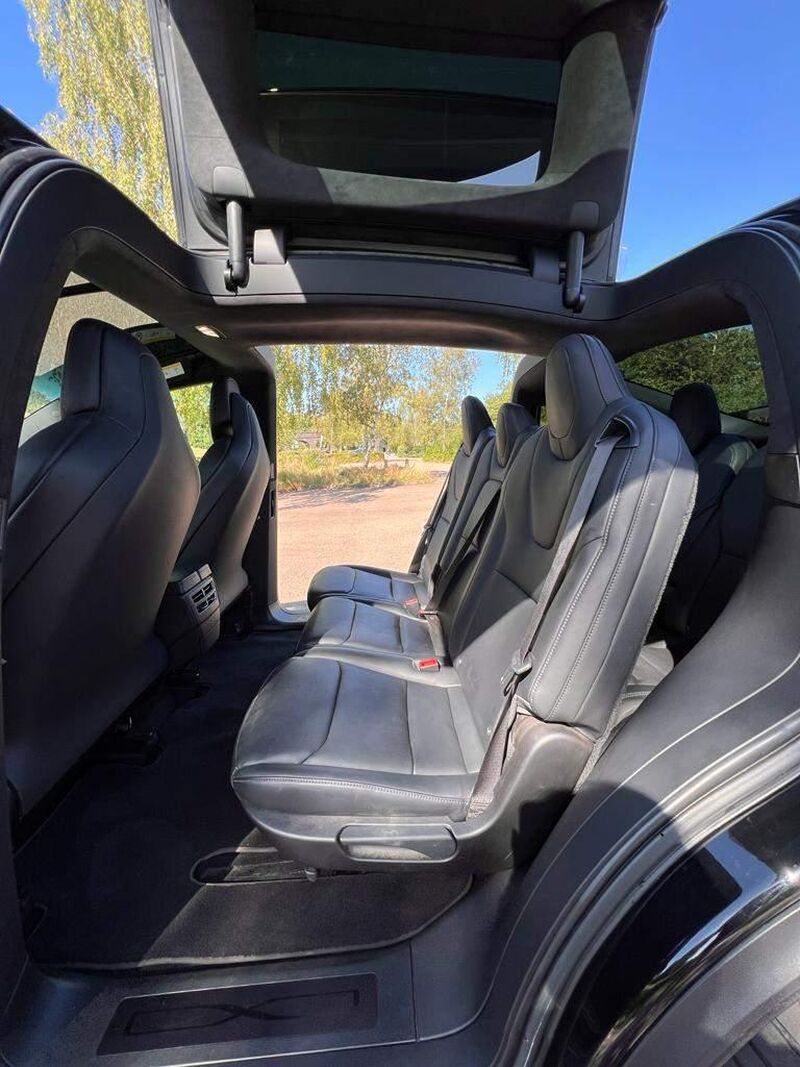 TESLA MODEL X