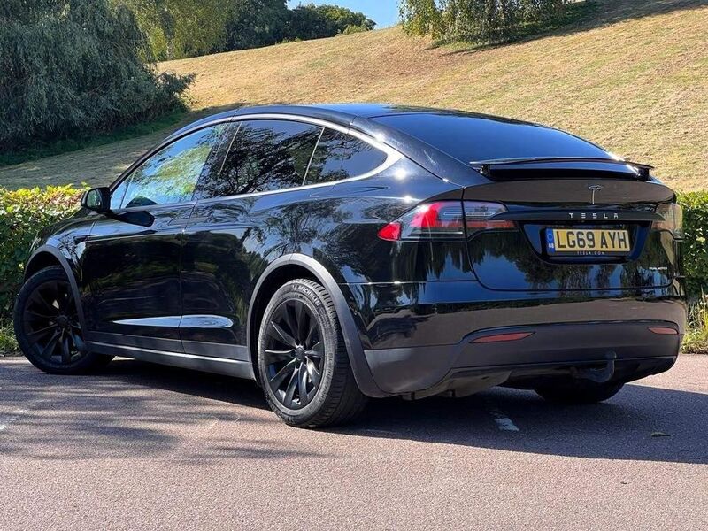 TESLA MODEL X