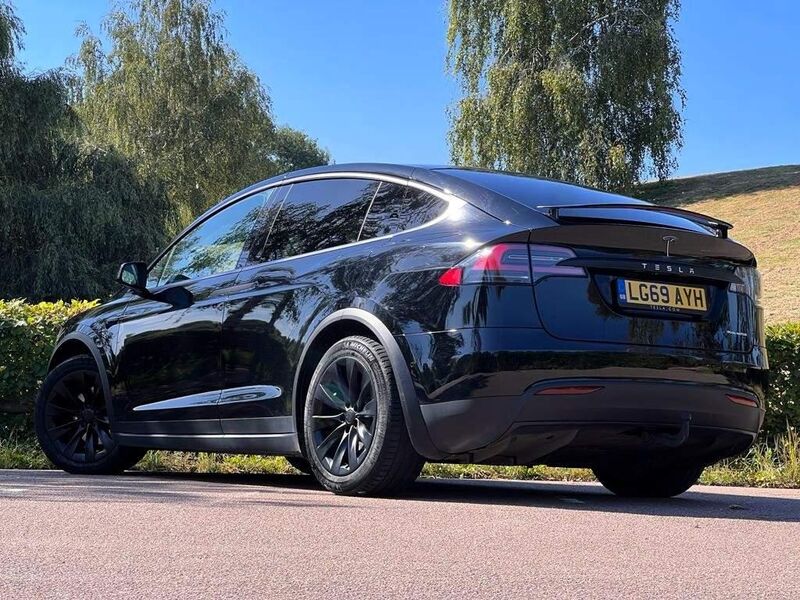 TESLA MODEL X